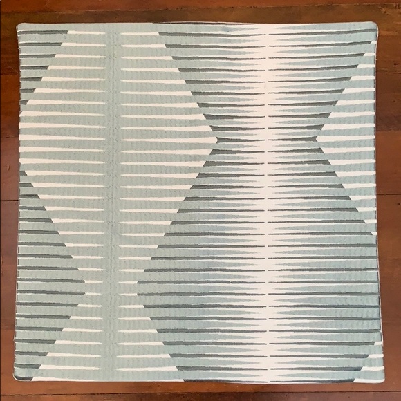 NWT Williams Sonoma All Over Geo Pillow Cover - Picture 5 of 10